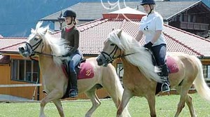 Auf den Pferden im Reiturlaub in Tirol