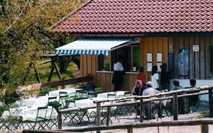 Kiosk und Biergarten auf dem Ponyhof